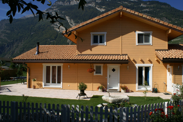 Log_House_Switzerland_Saillon_3.jpg